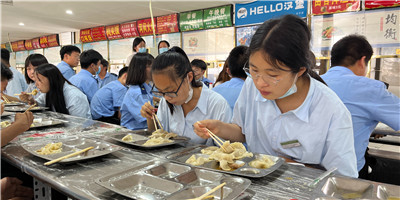 2022级新生暑期夏令营系列活动——巧手美食包饺子